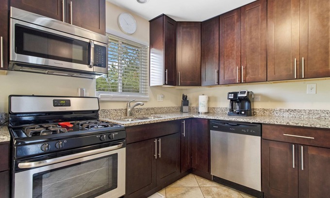 Des Plaines House | Extended Stay Des Plaines FHS Rental