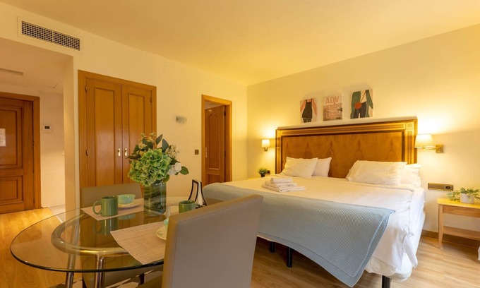 Palacio Apartment | Exterior Apartment in the Center of Madrid / WIFI