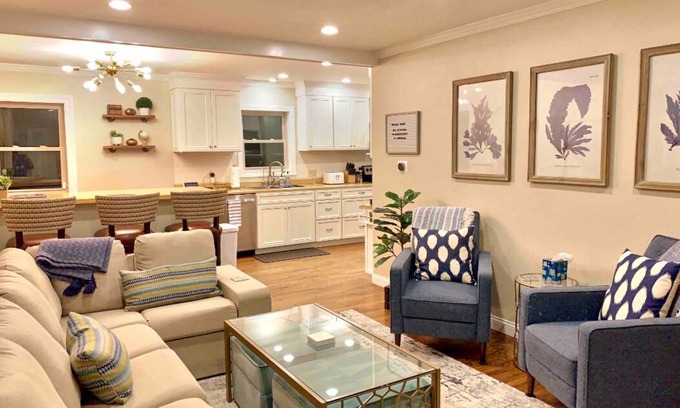 Wooded Estates House | *EXTRA CLEAN*Renovated 2019 + Brand New Furniture! Open Plan & Short Walk to ND!