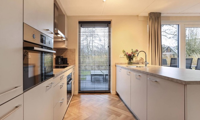 Aalden House | Extra luxury 12-person bungalow in the holiday park Landal Aelderholt