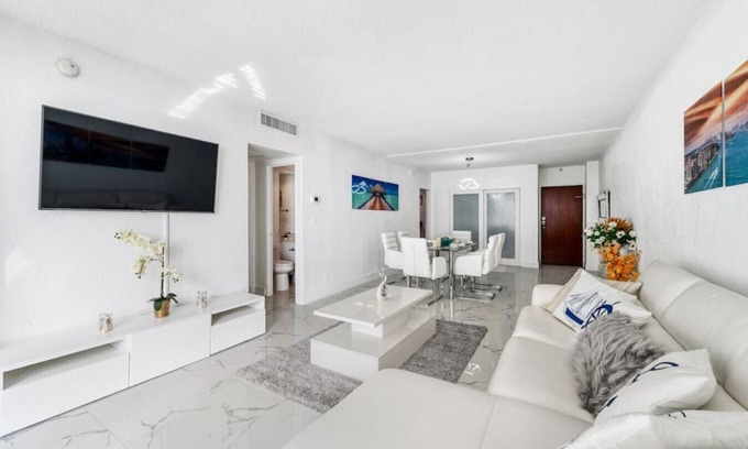 Hollywood South Central Beach Condo | Extraordinary beach condo with incredible view!