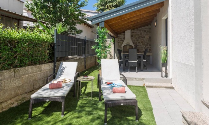 Spadici Apartment | Extravagant flat just 250 metres from the beach with private balcony, barbecue, WiFi