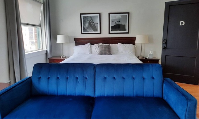 Downtown Toledo Apartment | EZ Check-in and Check-Out, Perfect for a Night Downtown!