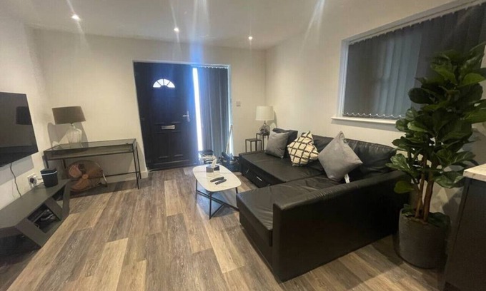 Roath Apartment | F1 - 175 Newport Road · Newly Built 2 Bedroom Apartment with Free Parking