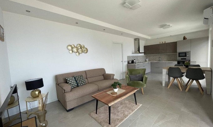 Solto Collina Apartment | Fabula Home Rental - Wonder House