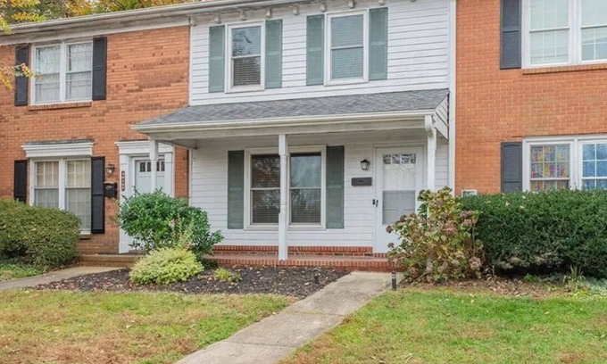 Greensboro Condo | Fabulous 2-Bed Condo In Private Community; Greensboro Close to PTI & Downtown