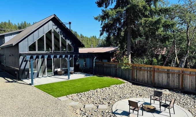 Roslyn House | Fabulous 3-bedroom house with AC in Roslyn