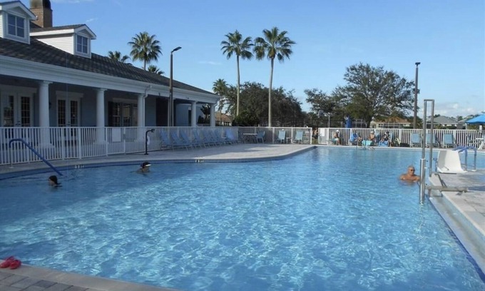 Lakeside Plantation House | Fabulous 3 bedroom Townhouse with Clubhouse and Amenities