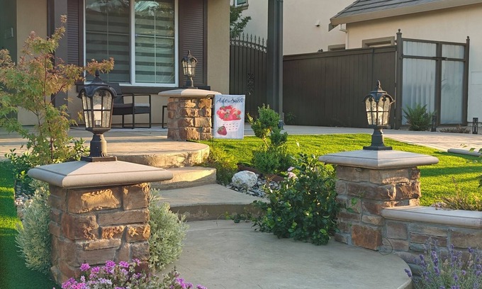 Elk Grove House | Fabulous 5-bed/5-bath Home in Sacramento