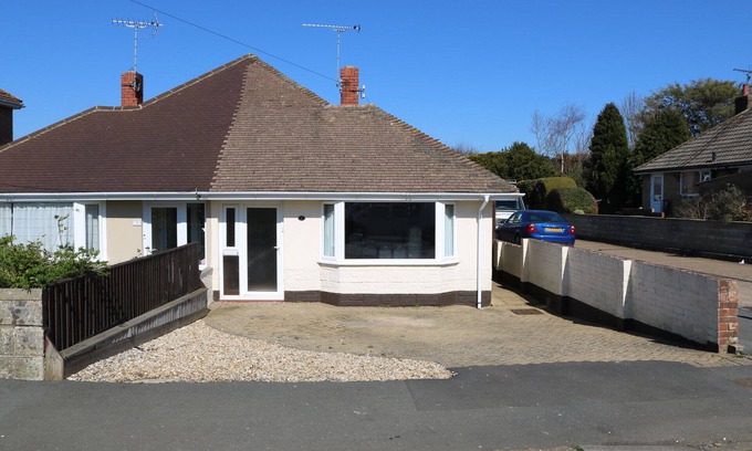 Lake House | Fabulous Holiday Cottage - Sandown