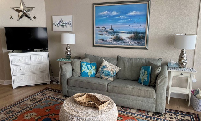 North Ocean City Condo | Fabulous One Bedroom Ocean Front , Clean Comfortable , Great Building with Pool