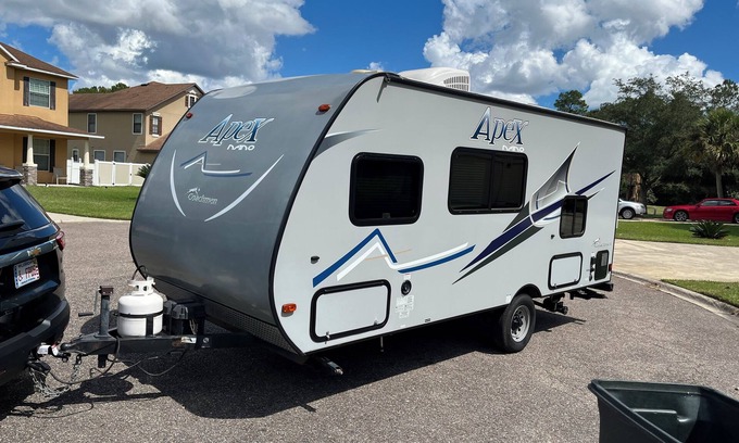 Jacksonville House | Fabulous RV with AC in Jacksonville -one queen bed and bunk beds for two