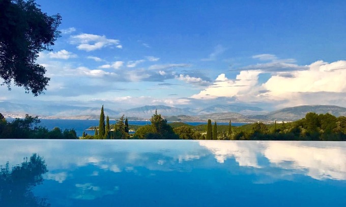 Petaleia Villa | Fabulous villa with infinity pool and stunning views near harbour of Kassiopi