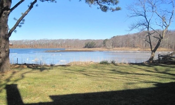 Peconic Cottage | Fabulous Waterfront Property in the Heart of Wine Country