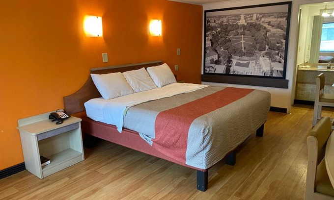 London Hotel | FairBridge Inn Express London