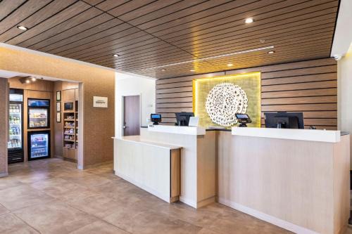 The East Side Hotel | Fairfield by Marriott Inn & Suites San Francisco Airport Oyster Point Area