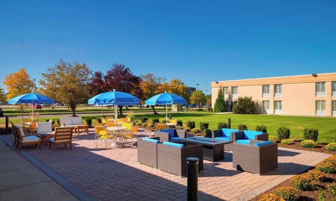 Fort Lee - Paramus Hotel | Fairfield Inn & Suites by Marriott Paramus