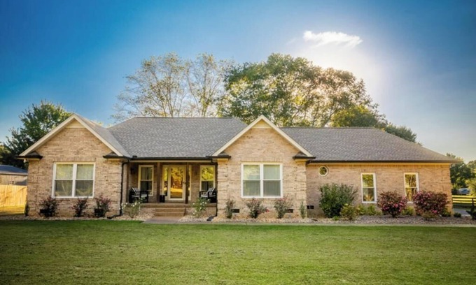 Fairview House | Fairview Escape 3BR, Sleeps 8 + Arcade, 4 Beds