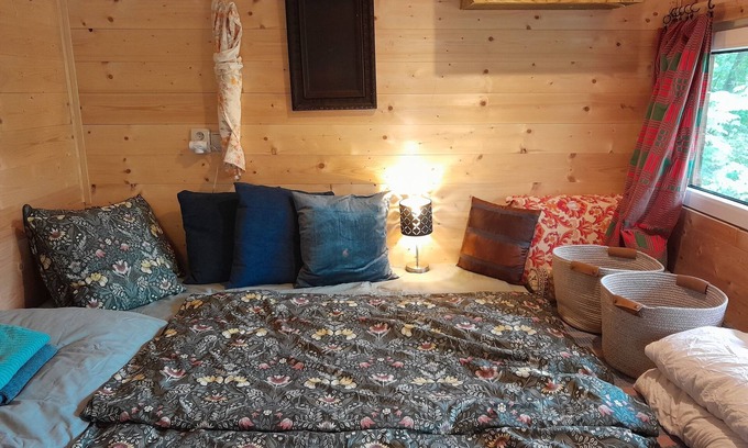 Holesovice Cottage | Fairy Tale Wooden House close to Prague
