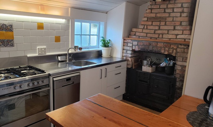 Thorndon Cottage | Fairytale Cottage in Thorndon - The original tiny house!