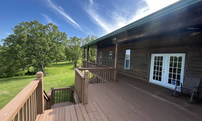 Falcon Cabin | FALCON LODGE AND NATURE RETREAT
