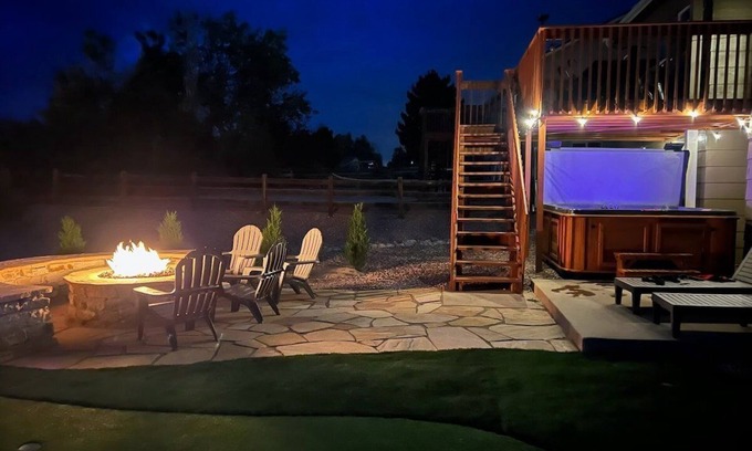 Gleneagle House | Falcon's Nest | hot tub/games/mins to USAFA&hiking