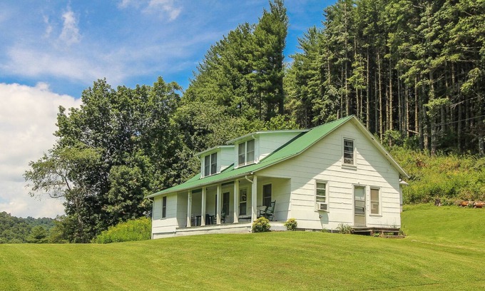 Crumpler Cabin | Fall Colors + Cozy Cabins = Your Perfect October Retreat @ Country Classic