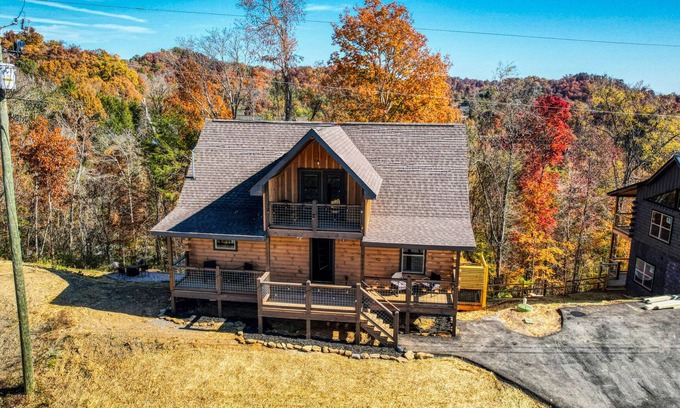 Sevierville Cabin | Fall Colors Outside Pool, Tub, Games & Dogs OK