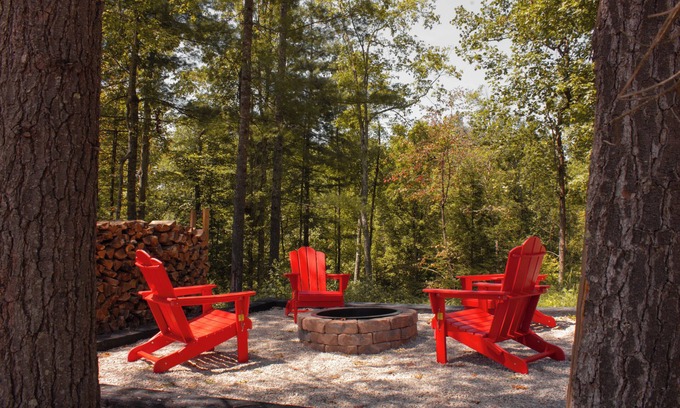 Campton Cabin | Fall Colors- Secluded 2BR Cabin - Hot Tub - Pet Friendly- 6 Minutes to Gorge