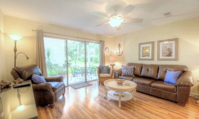 Demere Park Condo | FALL DEALS! GROUND FLOOR-CLOSE TO BEACH VILLAGE PIER RESTAURANTS. DOG FRIENDLY!