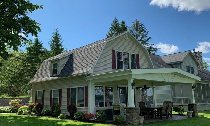 Auburn House | FALL FLASH SALE! 25% off Sept & Oct stays! Vacation Home Rental on Owasco Lake