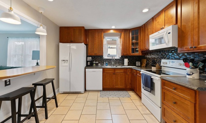 Del Haven House | Fall Getaway! ~Sunsets ~Close to Bay~ No Pets