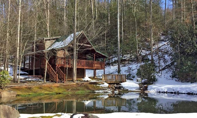 Gatlinburg Cabin | FALL SPECIAL! 5-Star Luxury Cabin Near Downtown, Peaceful Setting by Water