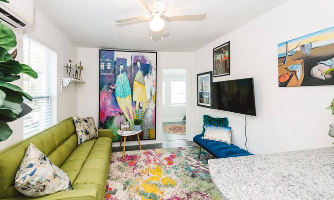 Historic Old Northeast House | Fall Special! Hello Dali An artistic tribute in Downtown St Pete