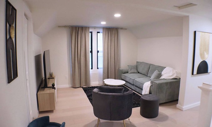 Hilltop House | Fall Special: Robin's Roost 1BD Comfort and Charm