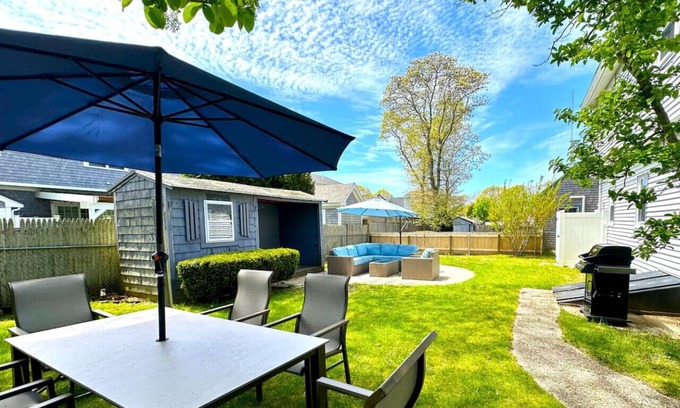 Teaticket House | Falmouth Retreat Near Beaches, Golf Courses, Restaurants, Shopping and all the Cape Offers