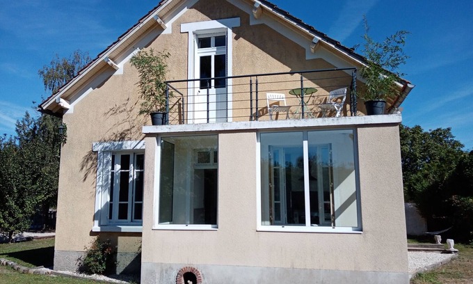 Vieilles-Maisons-sur-Joudry Cottage | Family cottage with enclosed garden near Orleans