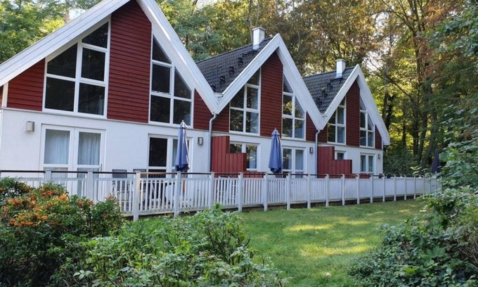 Bad Saarow House | Familienhaus am Wald im Schlosspark Bad Saarow, 264m², 12+4 Pers, Sauna, Kamin