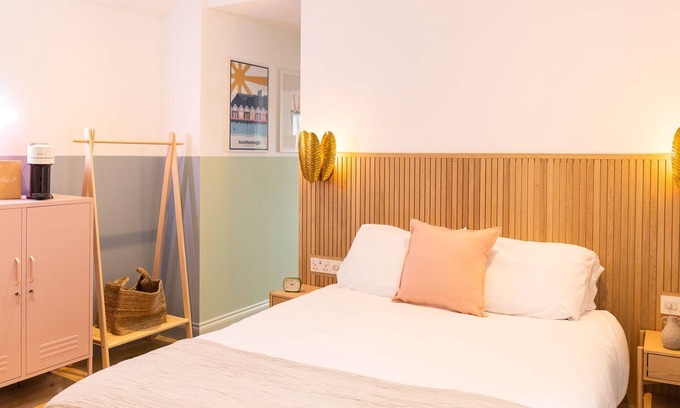 South Cliff Apartment | Family 4 Sleeper Cabana