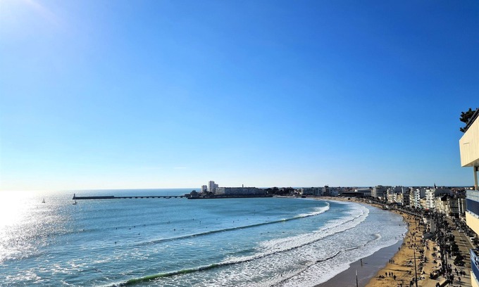 Les Sables d'Olonne Apartment | Family apartment with sea-facing balcony