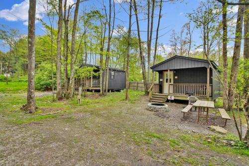 Wellsboro Hotel | Family Cabin full bath