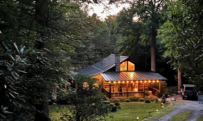 Blowing Rock Cabin | Family Cabin, Hot Tub, Fire Pit, Large Yard & More