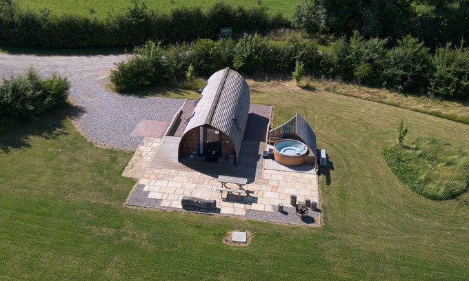 Northallerton Cabin | Family Cabin with Hot Tub & Accessible Facilities