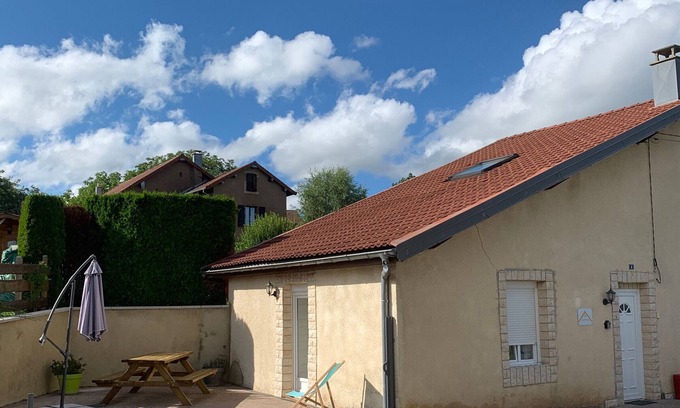 Faymont Cottage | Family cottage with terrace and kids' area in Faymont
