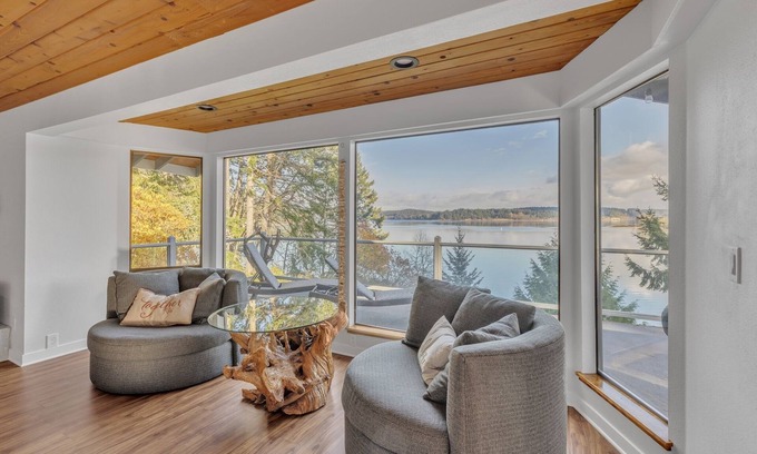 Longbranch House | Family, dog friendly, waterfront beach house by RedAwning