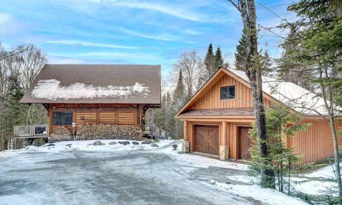 Lac-Superieur Ski Chalet | Family Dream Chalet | Kid Gym HotTub Fireplace