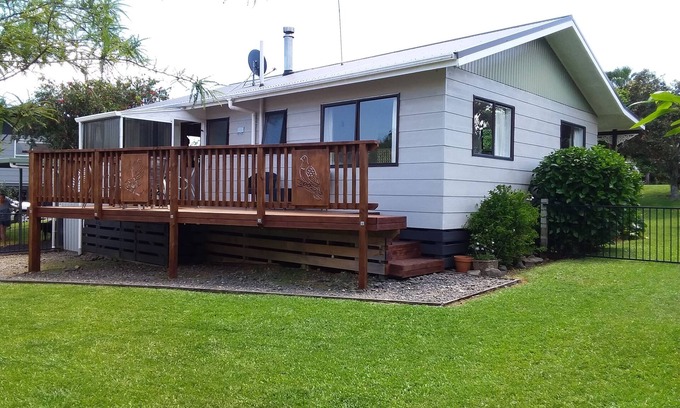 Coromandel House | Family/Fisherman/Pet Friendly/Fenced-Quiet street, Sunny aspect, Weber BBQ Wi-Fi