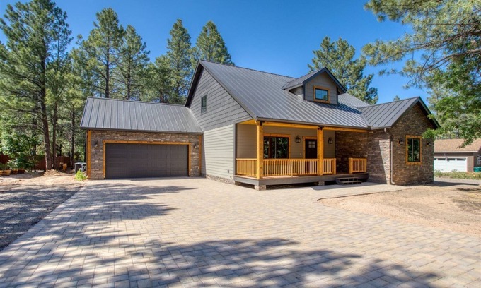 Pinetop Cabin | Family Forest Retreat