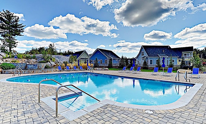 Arundel Cottage | Family friendly 2 bed, 2 bath home in gated community with pool & gym