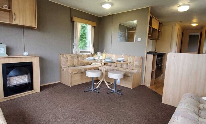 Rhyl Cabin | Family Friendly 2 Bed Caravan in Rhyl, North Wales